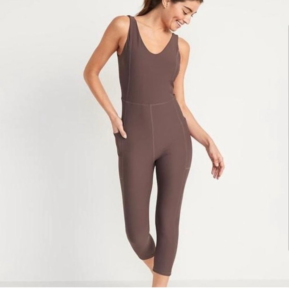 Old Navy Powersoft Performance Cropped Bodysuit Pockets NEW; size L; NWT; taupe
